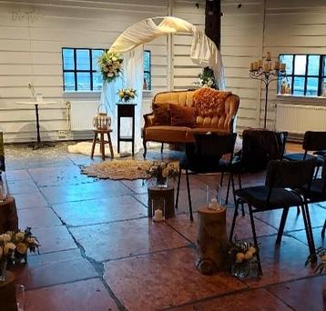 Te koop: witte backdrop met roomwitte stof  beschikbaar voor biedingen