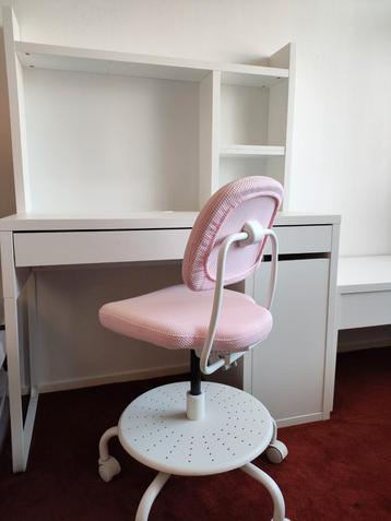 Ikea bureau met Ikea stoel  beschikbaar voor biedingen