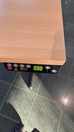 Elektrisch verstelbaar bureau met grenen blad, Ophalen, In hoogte verstelbaar