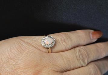 Gouden Vintage ring edelsteen opaal en diamanten. 2025/716. beschikbaar voor biedingen