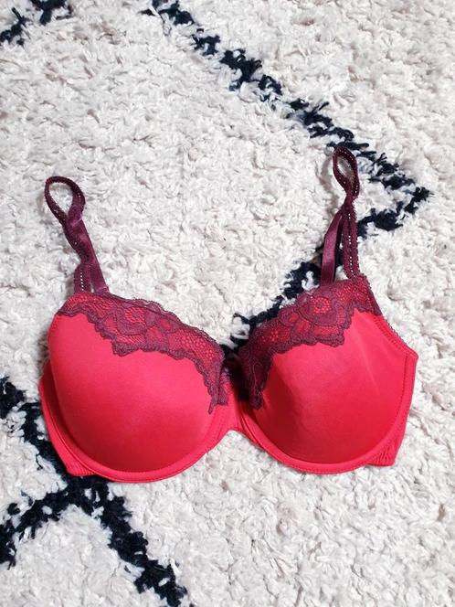 Hunkemöller rode BH maat 70E, Kleding | Dames, Ondergoed en Lingerie, BH, Rood, Ophalen of Verzenden