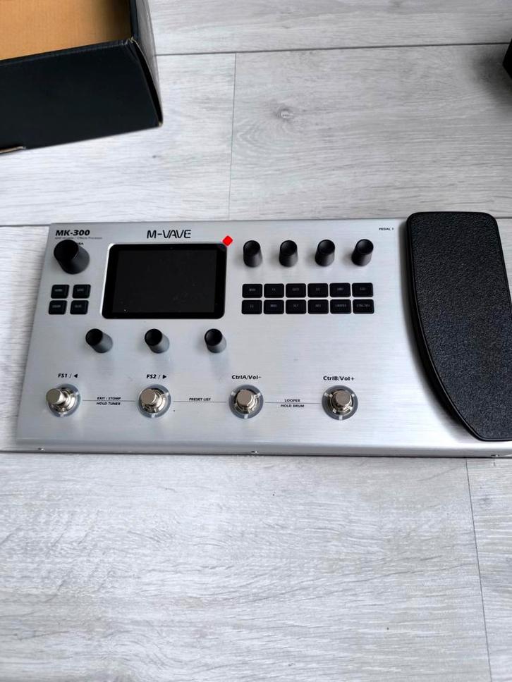 MVave MK 300 multi effects pedaal, Muziek en Instrumenten, Effecten, Zo goed als nieuw, Ophalen of Verzenden