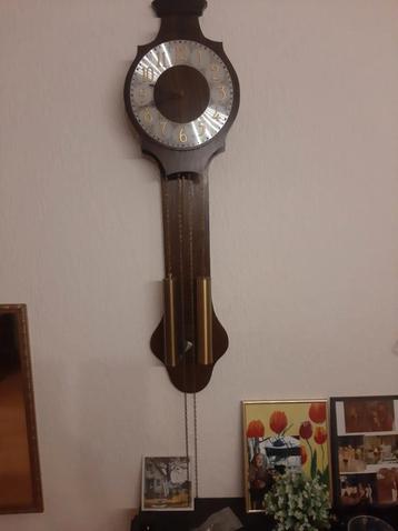 Wandklok werkt 100% beschikbaar voor biedingen