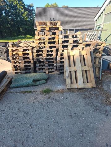 Europallets en wegwerp pallets  beschikbaar voor biedingen