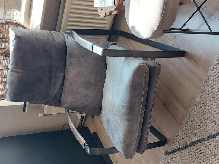 Lederen Relaxstoel met Stalen Frame, Huis en Inrichting, Fauteuils, Zo goed als nieuw, Leer, 50 tot 75 cm, Ophalen