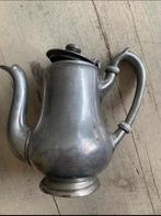 Tinnen theepot en kandelaar, Ophalen