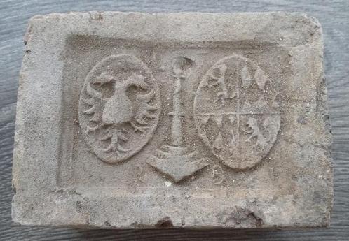 Jaar 1581 Bodemvondst Haardsteen Kachelsteen Luikse Steen, Antiek en Kunst, Antiek | Keramiek en Aardewerk, Ophalen of Verzenden