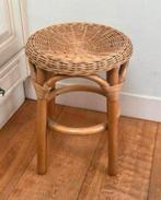 Rieten krukje met bamboe poten - vintage style, Huis en Inrichting, Krukjes, Ophalen of Verzenden