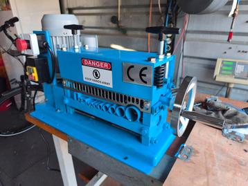 professionele kabelstripmachine nieuw van €699,- voor €399,- beschikbaar voor biedingen