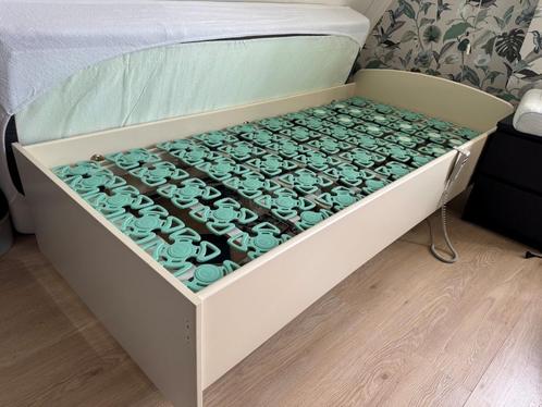 Senioren bed elektrisch verstelbaar, Huis en Inrichting, Slaapkamer | Bedden, Gebruikt, Eenpersoons, 90 cm, 200 cm, Overige materialen