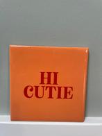 Tegeltje met tekst Hi Cutie 10x10 -, Huis en Inrichting, Woonaccessoires | Tekstborden en Spreuken, Ophalen of Verzenden, Zo goed als nieuw