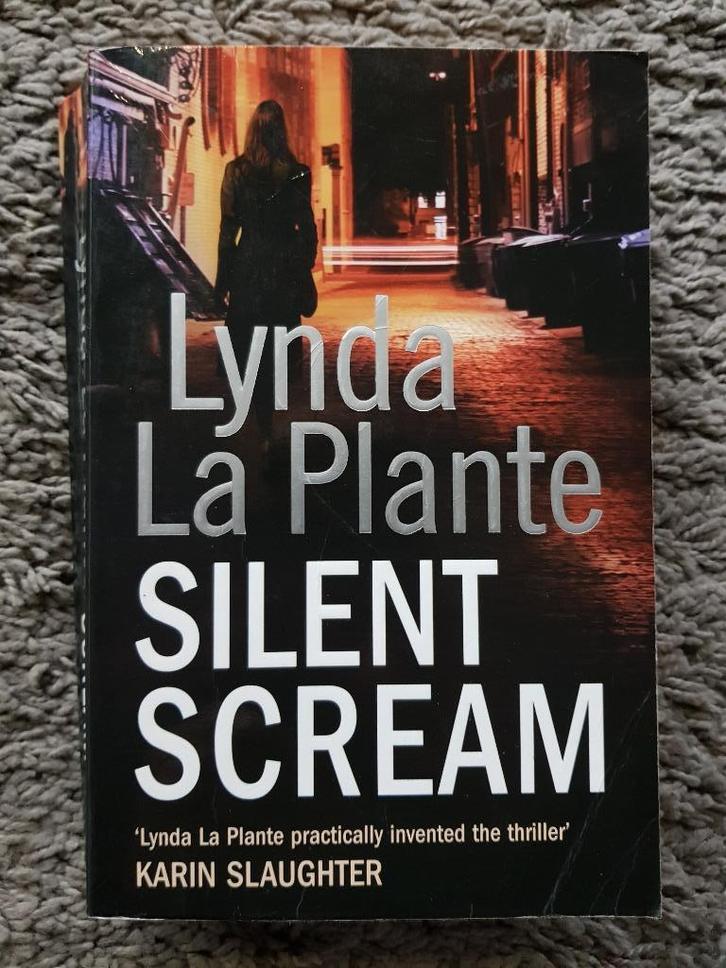 Engels boek : Silent scream -- Lynda La Plante --, Boeken, Thrillers, Gelezen, Europa overig, Ophalen of Verzenden