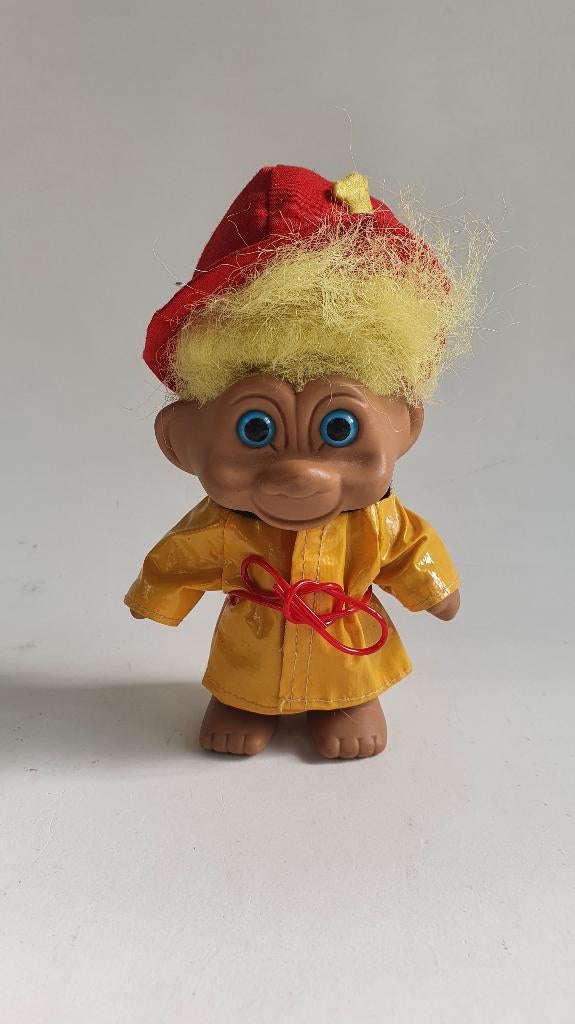 Vintage Trol in regenjas, poppetje, TNT 1991, 15 cm. 5C4, Tweedehands verkoop, Tweedehands verkoop, Gebruikt, Ophalen of Verzenden