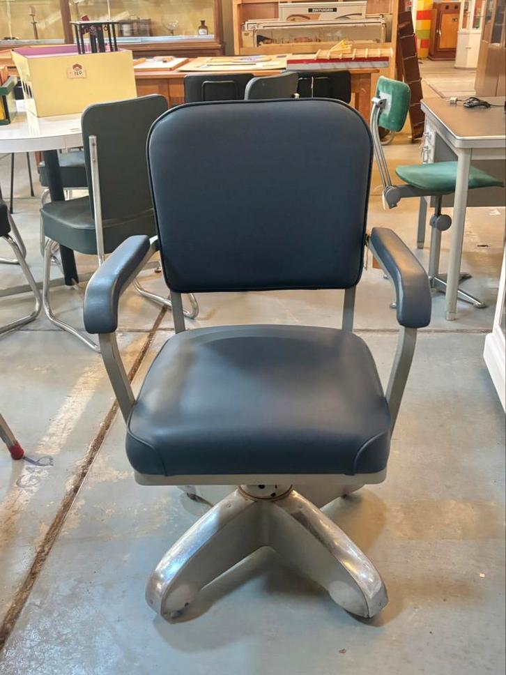 Vintage bureaustoel, Huis en Inrichting, Bureaustoelen, Bureaustoel, Blauw, Ophalen