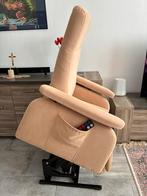 Te koop Elektrische sta op Relaxstoel , crème kleur ,, Huis en Inrichting, Fauteuils, Ophalen, Zo goed als nieuw, 75 tot 100 cm