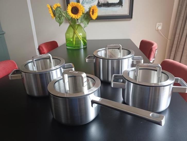 KOQI pannenset Mira 4-delig , NIEUW met downdraft systeem, Huis en Inrichting, Keuken | Potten en Pannen, Nieuw, Pannenset, Rvs