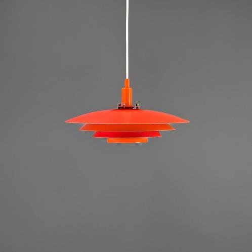 Oranje lamp, Scandinavisch design, Deense hanglamp, Huis en Inrichting, Lampen | Hanglampen, Zo goed als nieuw, 75 cm of meer