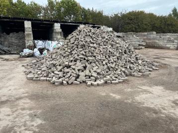 Betonklinker keiformaat ca 500m2 beschikbaar voor biedingen