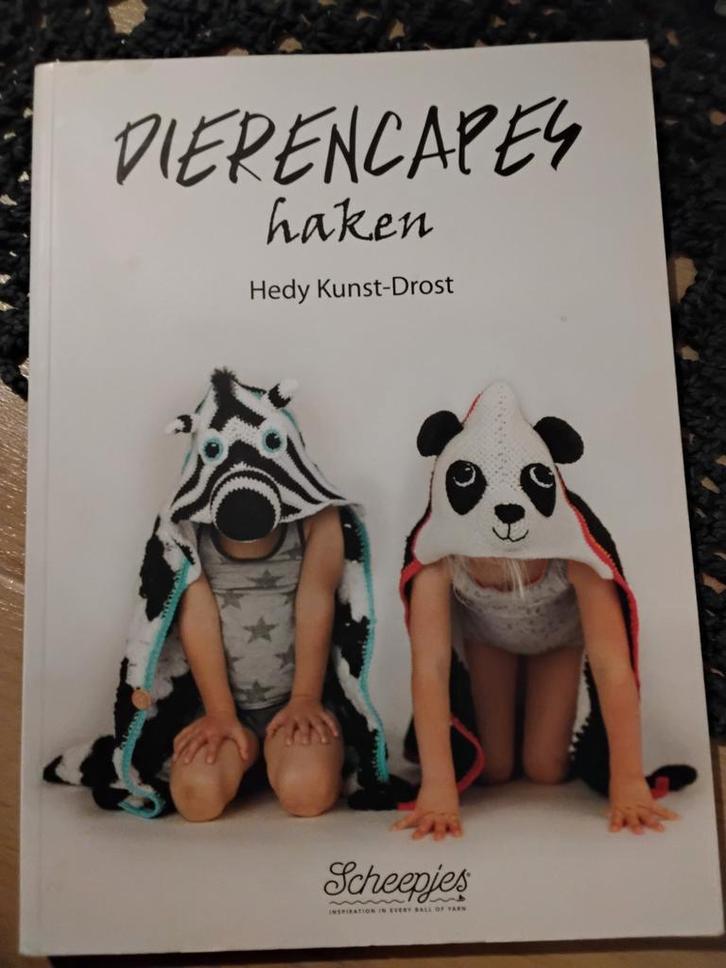 Dierencapes Haken - Hedy Kunst-Drost, Hobby en Vrije tijd, Breien en Haken, Zo goed als nieuw, Haken, Patroon of Boek, Ophalen of Verzenden