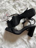 nieuwe zwarte nette suede zara hakken maat 38, Lage of Enkellaarzen, Nieuw, Ophalen of Verzenden, Zara