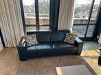 Stijlvolle zwarte lederen bank, Gebruikt, Driepersoons, Ophalen of Verzenden, Rechte bank