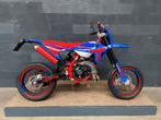Beta RR 50 Motard Track 2026 Blauw, Nieuw 50cc AM6 Voorraad, Ophalen, 6 versnellingen, Maximaal 45 km/u, Nieuw