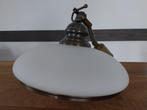 Mooie hanglamp van messing en met melkglas kap, Huis en Inrichting, Lampen | Hanglampen, Ophalen, Gebruikt, Glas, 50 tot 75 cm