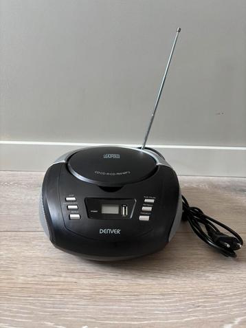 Radio cd speler met usb aansluiting beschikbaar voor biedingen