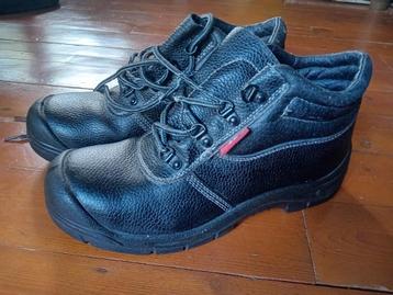 Comfortabele Werkschoenen * 1 keer gebruikt* maat 40 beschikbaar voor biedingen