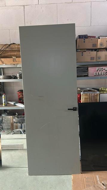 Rechts draaiend deur 83 x 231 beschikbaar voor biedingen