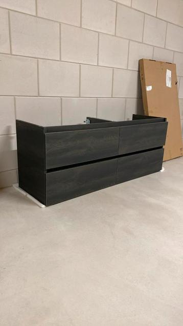 Badkamermeubel onderkast 4 lades met lichte beschadiging.