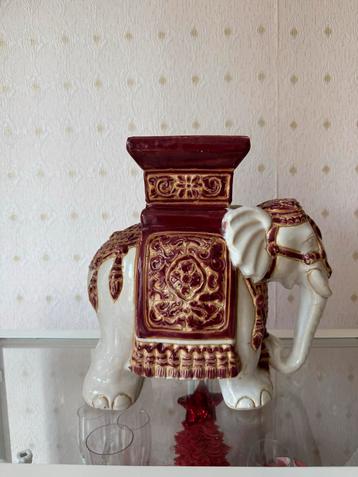 Keramiek Olifant Beeldje Bordeaux/Geel beschikbaar voor biedingen