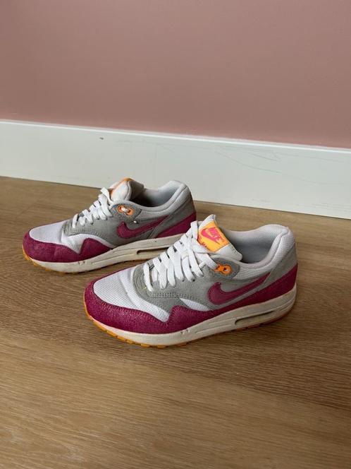 Mooie Nike Air Max 1 sneakers, roze / grijs / wit, maat 38, Kleding | Dames, Schoenen, Zo goed als nieuw, Sneakers of Gympen, Roze