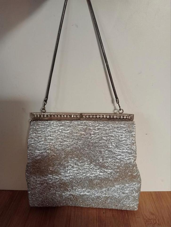 Vintage Zilverkleurig Avondtasje, Sieraden, Tassen en Uiterlijk, Tassen | Damestassen, Gebruikt, Avondtasje, Ophalen of Verzenden