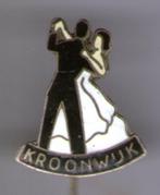 Kroonwijk email op zilverkleurig dans speldje ( X_106 ), Verzamelen, Speldjes, Pins en Buttons, Verzenden, Nieuw, Sport, Speldje of Pin