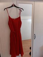 Nieuw: geplooide jurk met spaghettibandjes van H&M, maat S., Kleding | Dames, Jurken, Nieuw, Knielengte, H&M, Ophalen of Verzenden