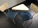 Vintage  2  stoelen en tafeltje, jaren 60, Huis en Inrichting, Ophalen, Zo goed als nieuw, Twee