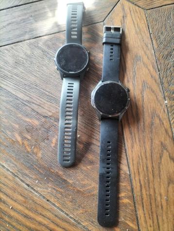 Twee Smartwatches - Grijs en Zwart beschikbaar voor biedingen