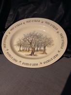 Schaal WORLD OF JET  tekst Olio d' Oliva, Ophalen of Verzenden, Overige stijlen, Aardewerk, Schaal of Schalen