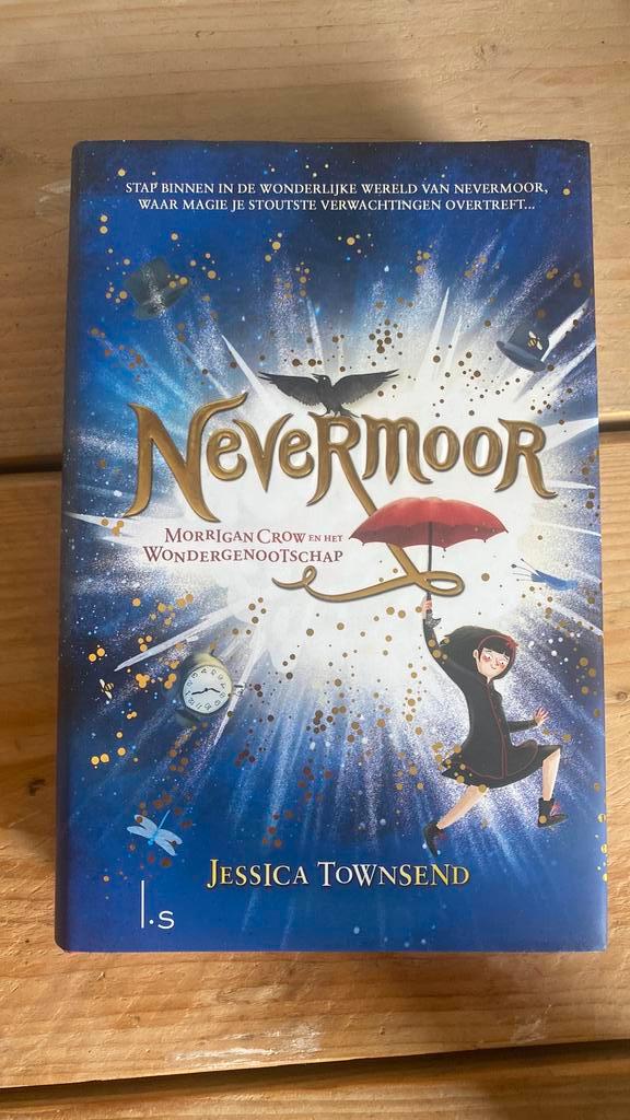 Nevermoor Morrigan Crow en het Wondergenootschap, Boeken, Kinderboeken | Jeugd | 10 tot 12 jaar, Zo goed als nieuw, Ophalen of Verzenden