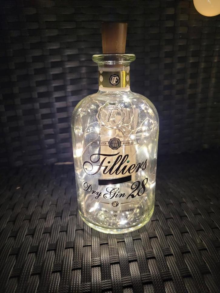 Filliers Gin Fles Lamp met LED verlichting, Huis en Inrichting, Lampen | Tafellampen, Zo goed als nieuw, Minder dan 50 cm, Glas