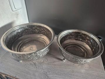 2 mooie schalen  beschikbaar voor biedingen