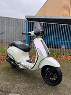 Vespa sprint full option akrapovic, Fietsen en Brommers, Scooters | Vespa, Ophalen, Zo goed als nieuw, Benzine, Overige modellen
