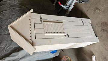 kledingkast beschikbaar voor biedingen