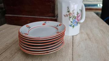 8 porseleinen mini bordjes
Doorsnede 9,5 cm

 beschikbaar voor biedingen