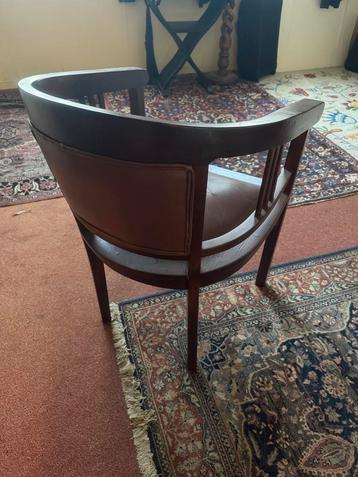 Lederen Notaris Stoel beschikbaar voor biedingen