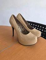 Beige pleasers lak maat 45 (15), Kleding | Dames, Schoenen, Ophalen of Verzenden, Zo goed als nieuw, Beige