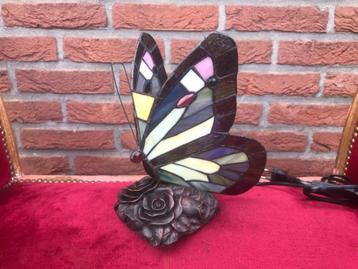 zeer fraaie Tiffany vlinder lamp beschikbaar voor biedingen