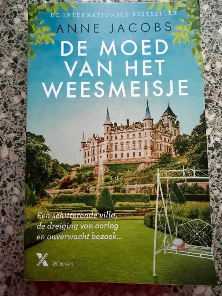 Anne Jacobs - De moed van het weesmeisje deel 2, Boeken, Literatuur, Zo goed als nieuw, Ophalen