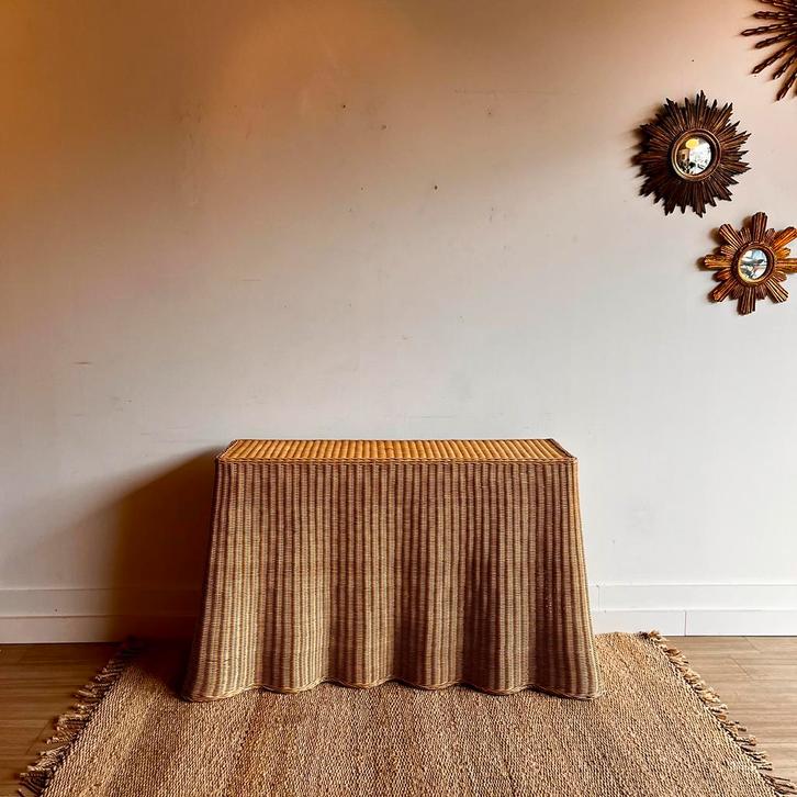 Riet rotan Trompe L’oeil draped sidetable vintage, Huis en Inrichting, Tafels | Sidetables, Gebruikt, 25 tot 50 cm, 50 tot 100 cm